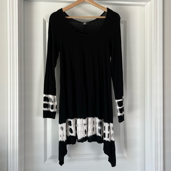 ASOS Boho Black White TieDye Asymmetrical Handkerchief Hem Long Sleeve Tunic Top - Picture 1 of 7